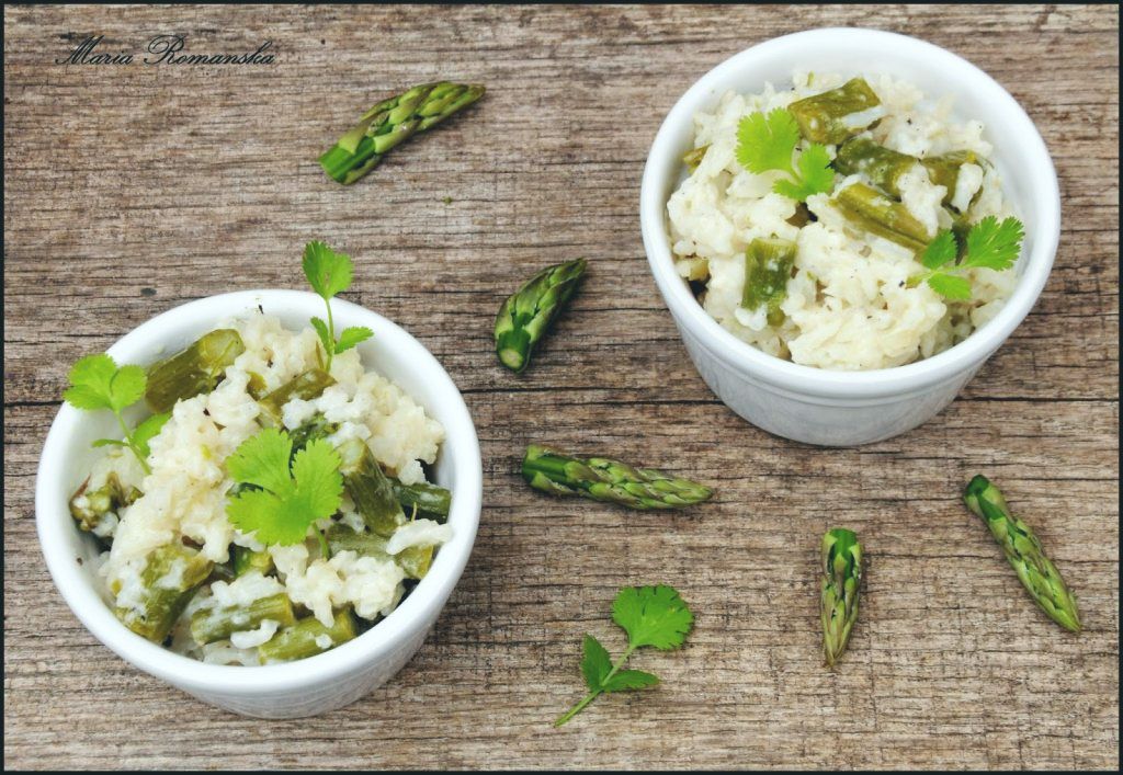 risotto z zielonymi szparagami i kolendrą